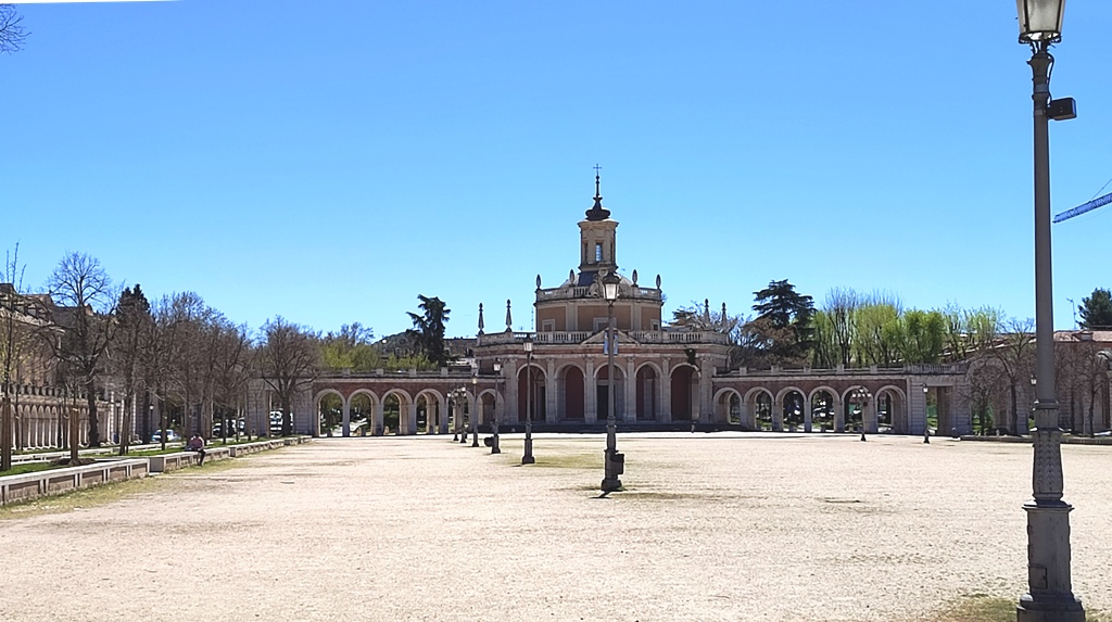 площадь Сан-Антонио (Plaza de San Antonio) в городе Аранхуэс, Испания