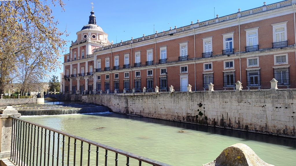 Королевский дворец в Аранхуэсе (Palacio Real de Aranjuez) в Испании