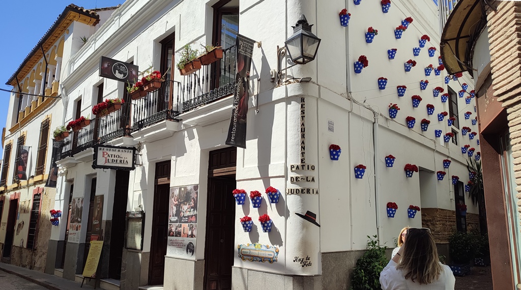 Ресторан Patio de la Judería в Кордове. Ресторан расположен в историческом еврейском квартале Худерия
