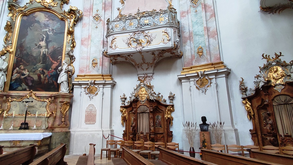 барочная архитектура внутри монастыря Этталь (Ettal Abbey) в Баварии, Германия.